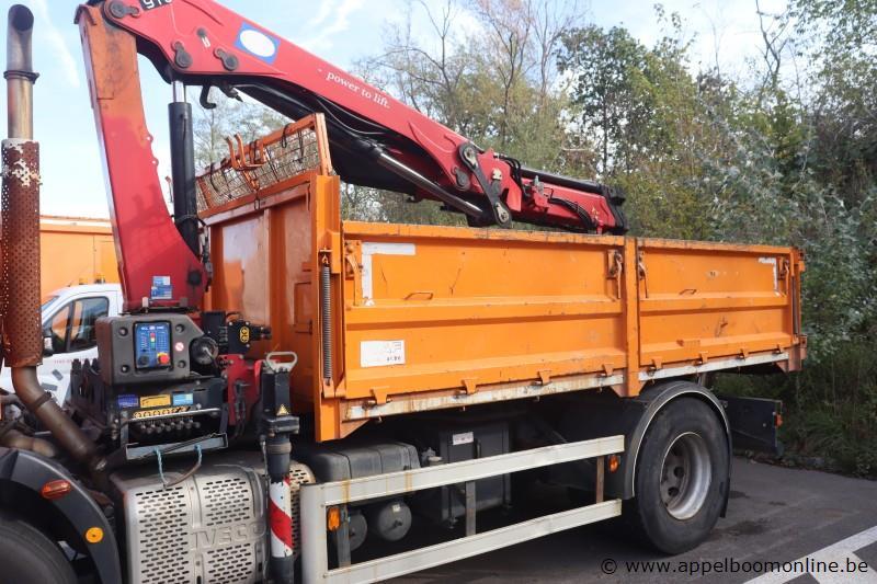 kraanwagen IVECO 190EL, datum 1ste inschr 4/12/2014, chassis nr ZCFA61VJ202629525, diesel, EURO VI, TTM 19000kg, vv kraan HMF RCL 5300 en graafbak,… – foto 9 – kavel bij Appelboom