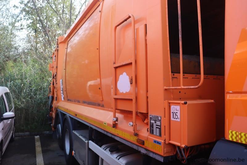 vuilnisvrachtwagen IVECO Stralis Pusher 4000, datum 1ste inschr 8/11/2015, chassis nr WJME2NNHC60C295690, diesel, Euro VI, km-stand laatste keuring… – foto 5 – kavel bij Appelboom