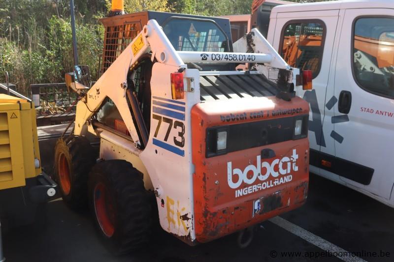 lader BOBCAT 773, bj 1999, serie nr 509617402, compleet met veeginrichting, knik-graafbak, graafbak en vork – foto 5 – kavel bij Appelboom