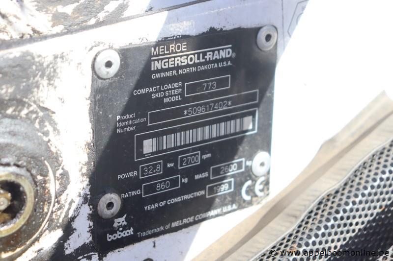 lader BOBCAT 773, bj 1999, serie nr 509617402, compleet met veeginrichting, knik-graafbak, graafbak en vork – foto 7 – kavel bij Appelboom