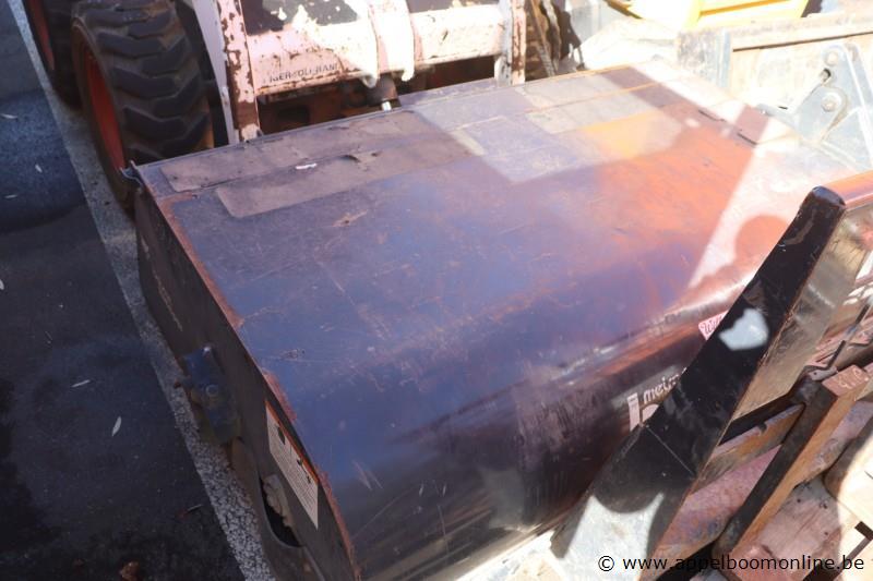 lader BOBCAT 773, bj 1999, serie nr 509617402, compleet met veeginrichting, knik-graafbak, graafbak en vork – foto 8 – kavel bij Appelboom