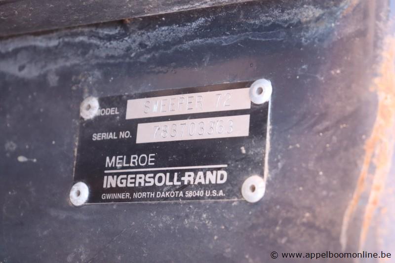 lader BOBCAT 773, bj 1999, serie nr 509617402, compleet met veeginrichting, knik-graafbak, graafbak en vork – foto 10 – kavel bij Appelboom