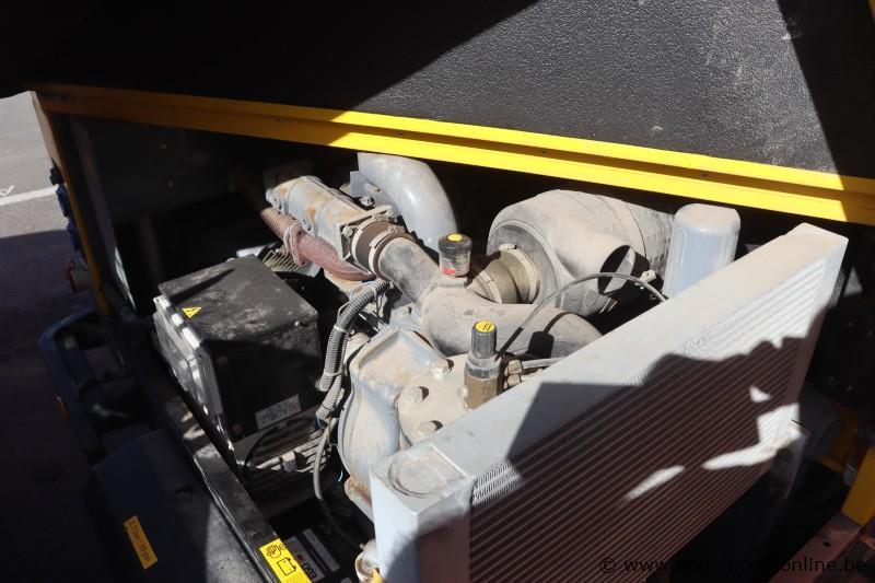 verrijdbare compressor ATLAS COPCO XAS 46, bj 1999, cap 20,4Kw, compleet met toebehoren – foto 6 – kavel bij Appelboom