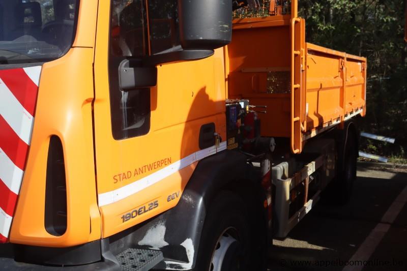kraanwagen IVECO ML190EL, datum 1ste inschr 23/08/2011, chassis nr ZCFA1V0402581183, diesel, EURO 5, km-stand laatste keuring 132657, vv kraan HMF… – foto 3 – kavel bij Appelboom