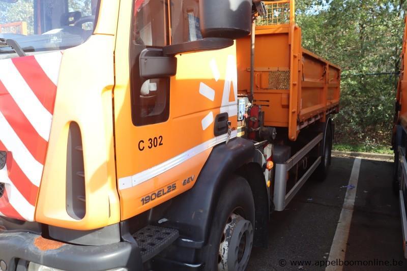 kraanwagen IVECO ML190EL, datum 1ste inschr 23/08/2011, chassis nr ZCFA1VJ0402581185, diesel, EURO 5, km-stand laatste keuring 42480, vv kraan HMF… – foto 3 – kavel bij Appelboom