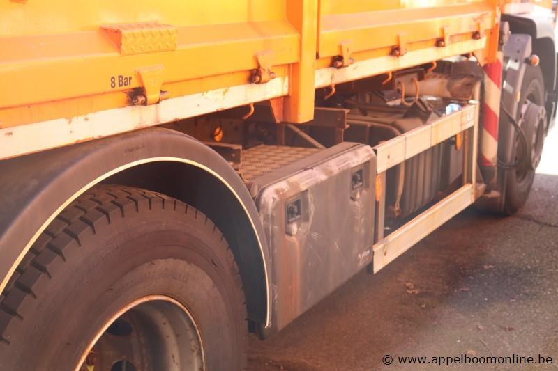 kraanwagen IVECO ML190EL, datum 1ste inschr 23/08/2011, chassis nr ZCFA1VJ0402581185, diesel, EURO 5, km-stand laatste keuring 42480, vv kraan HMF… – foto 8 – kavel bij Appelboom