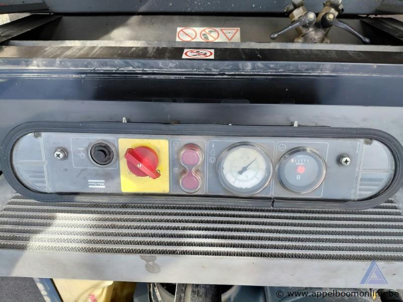 Mobiele compressor, Atlas Copco XAS 47, bouwjaar 2004, 91 bedrijfsuren, motorvermogen 21.6 kW, diesel, gewicht 850 kg, serienummer -YA3-B6227X-4047… – foto 10 – kavel bij Appelboom