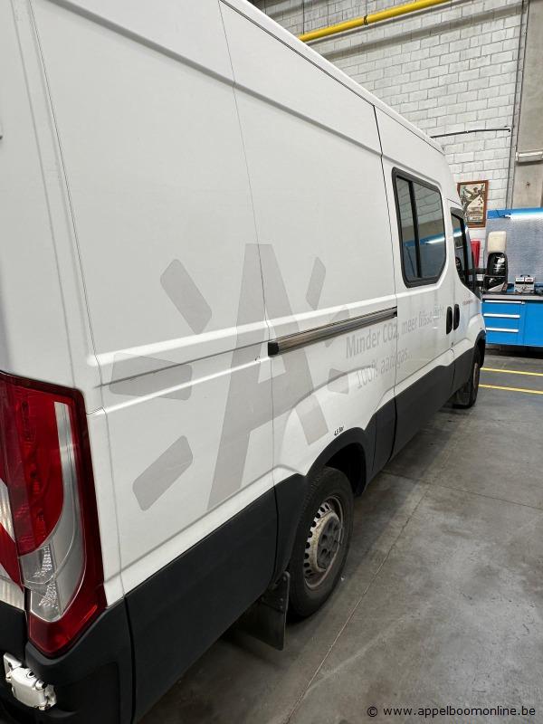 Lichte vrachtwagen IVECO Daily 35S14N, ZCFC335A805045335, 1e insch 2015-07-22, 156249km, 2998cm³, 100kW, aardgas (CNG), transm. ngk, euro 6, mtm 35… – foto 9 – kavel bij Appelboom