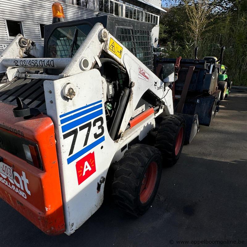 Compactlader met bak, veegmachine en vorken, BOBCAT 773, bouwjaar 1999, serienummer 509617404, 33 kW, 2.700 kg, wielaandrijving – foto 9 – kavel bij Appelboom