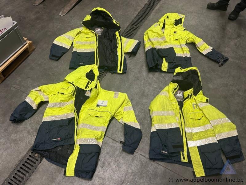Vier schippersjassen, type Harbour 907, met 50N drijfvermogen volgens EN 393. Voorzien van reflecterende strepen – kavel bij Appelboom