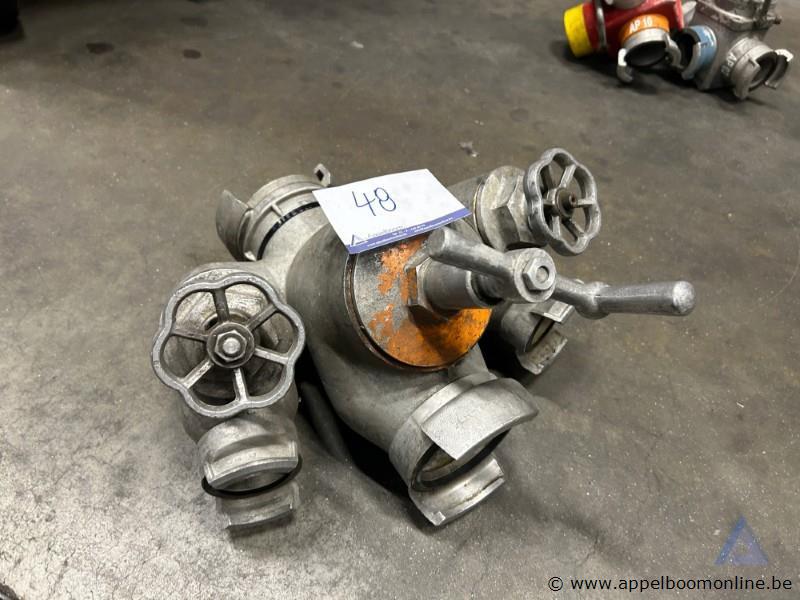 Metalen verdeelstuk met afsluitbare uitgangen, aansluitingen 110 dsp, 110 dsp en 2x 70 dsp – foto 2 – kavel bij Appelboom