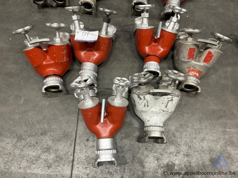 6 metalen verdeelstukken met afsluitbare uitgangen, type 70 - 2x 70 dsp – foto 2 – kavel bij Appelboom