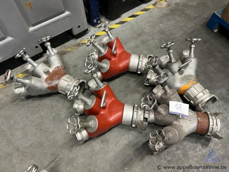 5 metalen verdeelstukken met afsluitbare uitgangen, type 110 - 3x 70 dsp, metaal – foto 2 – kavel bij Appelboom