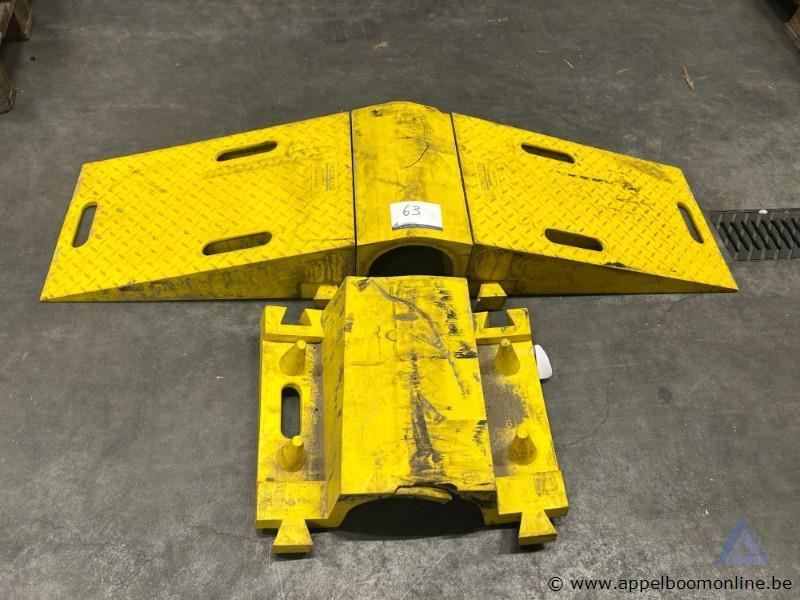 Slangenbruggen CHECKERS Diamondback, model UHB-5060R, bestaande uit bruggen, voeten en tussenstukken – foto 2 – kavel bij Appelboom