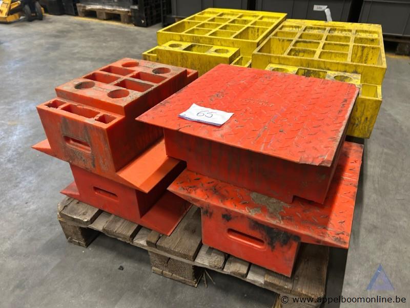4 rode tussenstukken voor slangenbruggen – foto 2 – kavel bij Appelboom