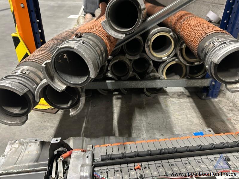 Aanzuigslangen met metalen koppelingen – foto 3 – kavel bij Appelboom