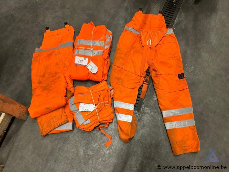 5x Zaagbroeken maten 2XL en 3XL – foto 2 – kavel bij Appelboom