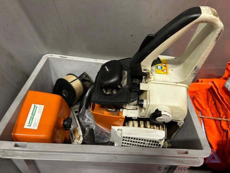 Lot onderdelen voor motorzagen, inclusief 3 zaagbladen STIHL, 45 cm – foto 3 – kavel bij Appelboom