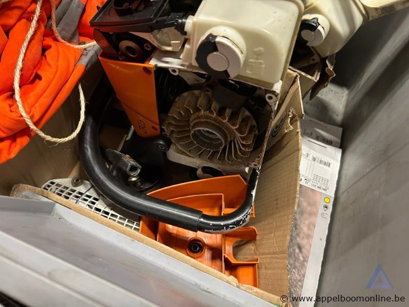 Lot onderdelen voor motorzagen, inclusief 3 zaagbladen STIHL, 45 cm – foto 4 – kavel bij Appelboom