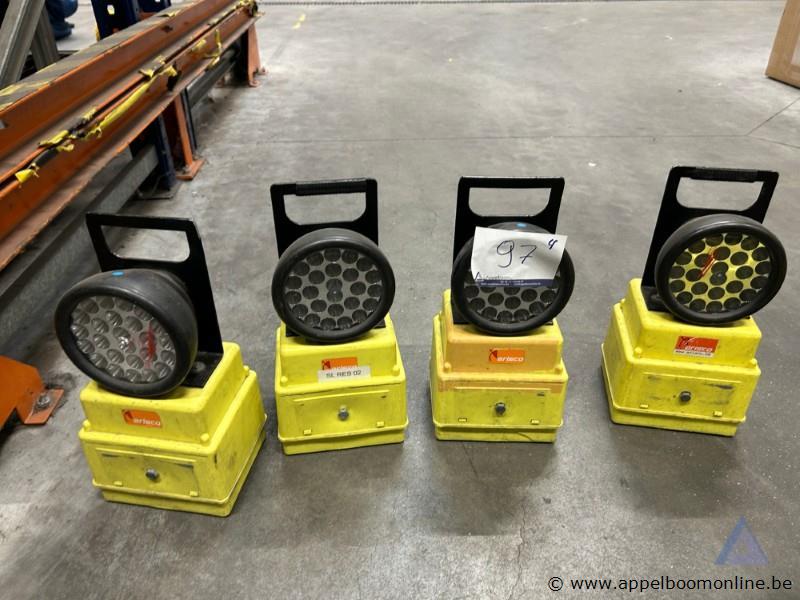 4 draagbare LED-schijnwerpers Arisco SL R115 02. Werking niet gekend – foto 2 – kavel bij Appelboom