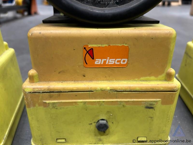 4 draagbare LED-schijnwerpers Arisco SL R115 02. Werking niet gekend – foto 3 – kavel bij Appelboom