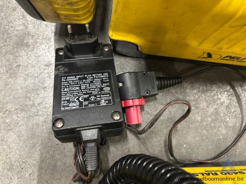 2x Draagbaar verlichtingssysteem PELI 9430 RALS, inclusief lader. Werking niet gekend – foto 5 – kavel bij Appelboom