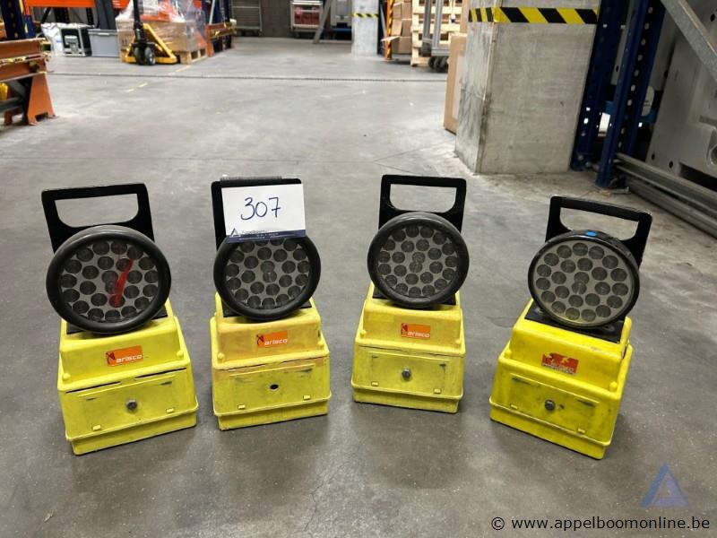 4 draagbare LED-schijnwerpers ARISCO. Werking niet gekend – foto 2 – kavel bij Appelboom