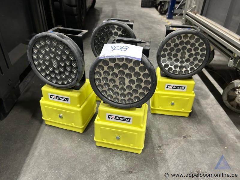 4x Draagbare LED-schijnwerper Arisco. Werking niet gekend – foto 2 – kavel bij Appelboom