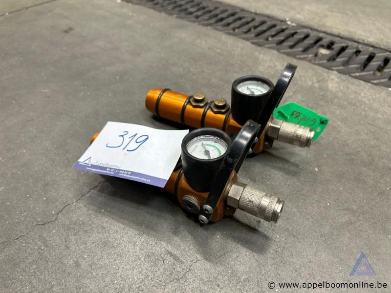 2 verdeelblokken voor hefkussens Holmatro, met manometers, 8 bar – foto 2 – kavel bij Appelboom