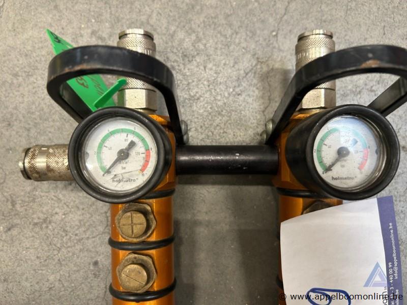 2 verdeelblokken voor hefkussens Holmatro, met manometers, 8 bar – foto 3 – kavel bij Appelboom