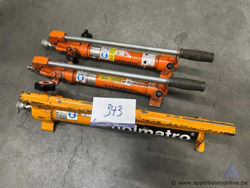 Lot van 3 hydraulische handpompen Holmatro – foto 2 – kavel bij Appelboom