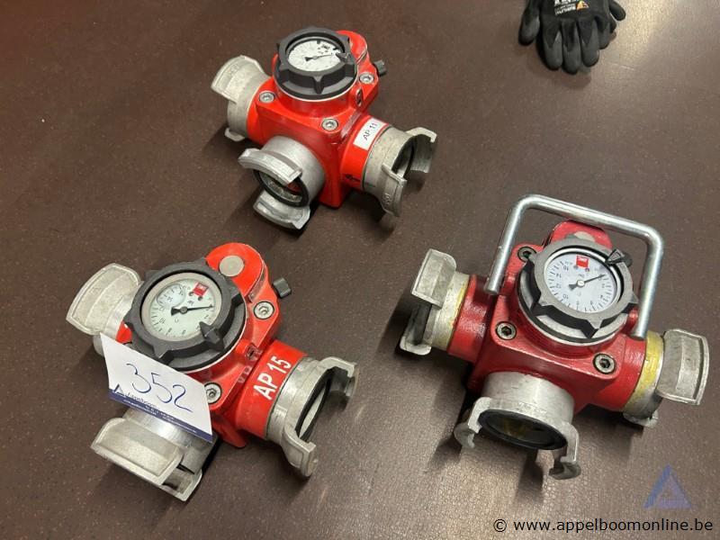 3 Drukbegrenzers met manometers – foto 2 – kavel bij Appelboom