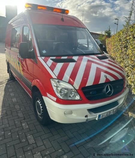 Lichte vrachtwagen, MERCEDES-BENZ Sprinter, defecte motor – foto 2 – kavel bij Appelboom