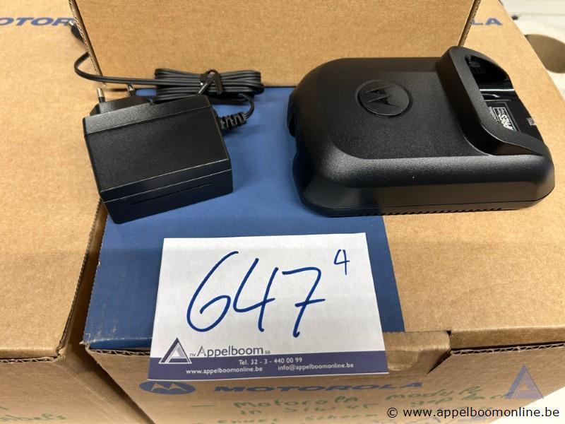 4x Laadstation Motorola WPLN4199 / WPLN4226, geschikt voor radiotoestellen zoals MTP8550EX. Inclusief adapter. Werking niet gekend – foto 2 – kavel bij Appelboom