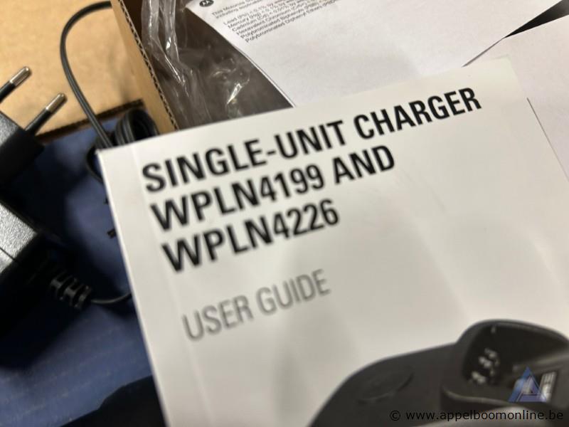 4x Laadstation Motorola WPLN4199 / WPLN4226, geschikt voor radiotoestellen zoals MTP8550EX. Inclusief adapter. Werking niet gekend – foto 3 – kavel bij Appelboom