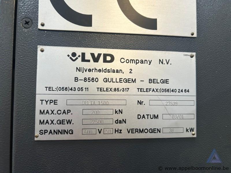 Industriële ponsmachine LVD DELTA 1500 met een vermogen van 36 kW en een maximale ponskracht van 200 kN. De machine werkt op 400 V en heeft bouwjaa… – foto 8 – kavel bij Appelboom