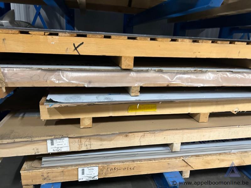 Lot diverse aluminium composiet- en kunststofplaten wo ALUCOIL – foto 3 – kavel bij Appelboom