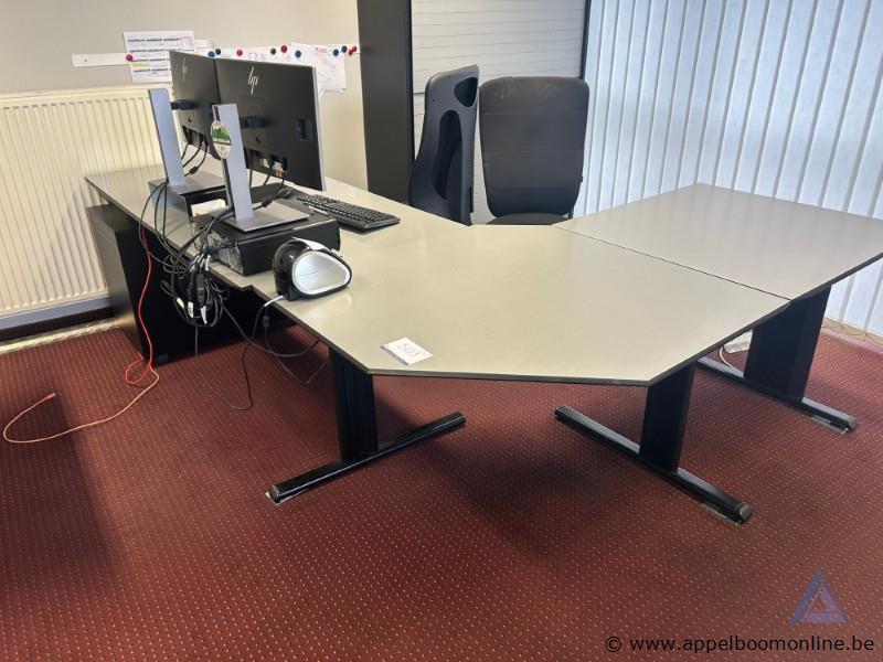 L-vormig kantoorbureau, afmetingen 180 x 250 cm – foto 2 – kavel bij Appelboom