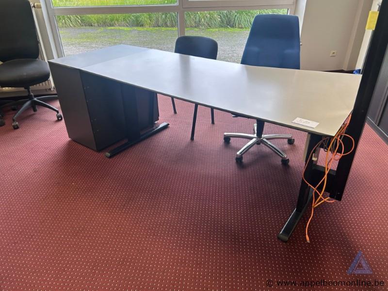 L-vormig kantoorbureau, afmetingen 180 x 100 cm – foto 2 – kavel bij Appelboom