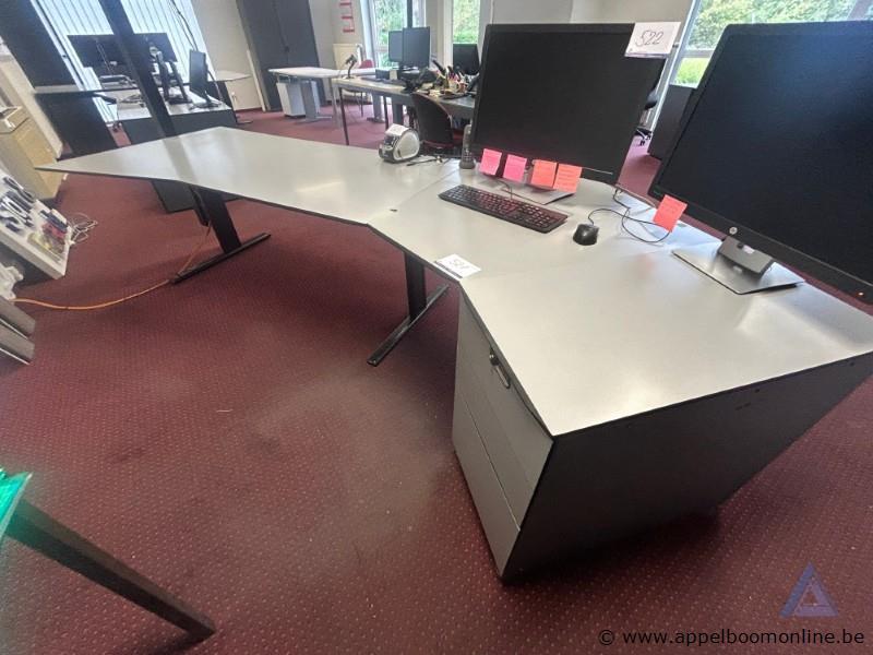 L-vormig kantoorbureau met ladeblok, afmetingen 250 x 100 cm – foto 2 – kavel bij Appelboom