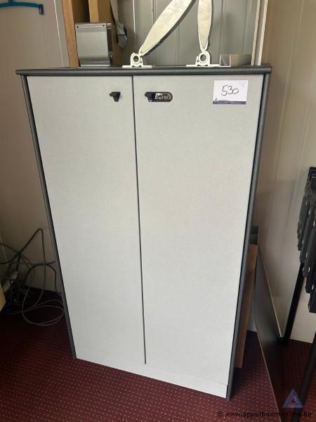 Twee deurs kast, 150 x 90 cm – foto 2 – kavel bij Appelboom