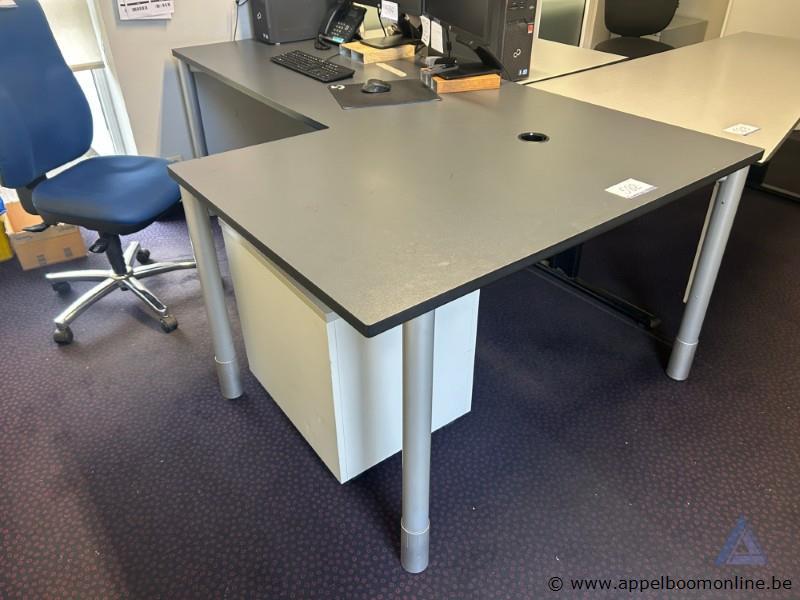 L-vormig kantoorbureau met ladeblok, 220 x 130 cm – foto 2 – kavel bij Appelboom