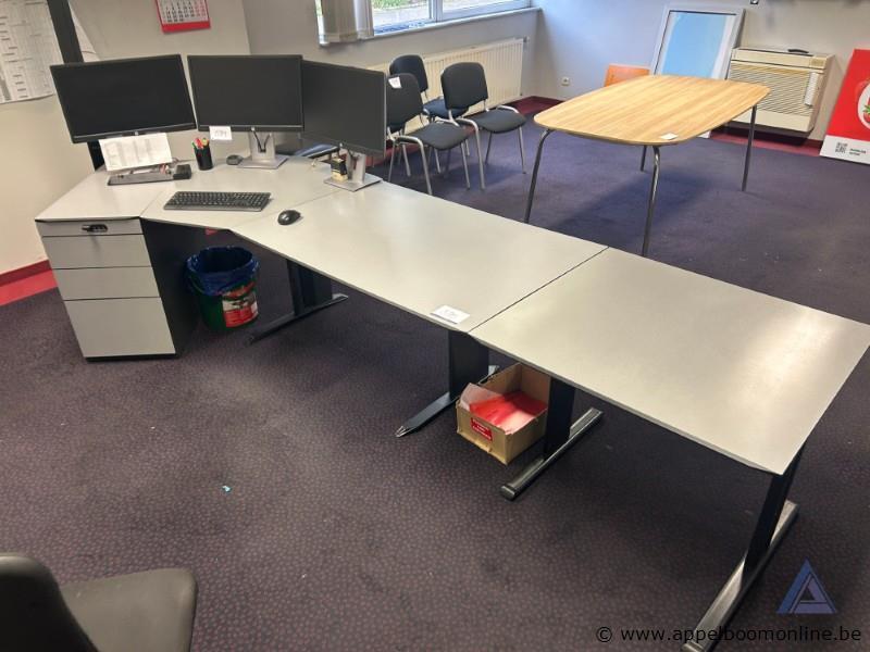 L-vormig kantoorbureau met ladeblok. 250 x 80 cm – foto 2 – kavel bij Appelboom