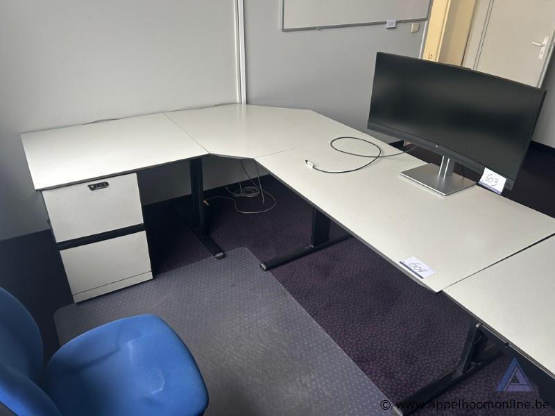 L-vormig kantoorbureau met ladeblok, afmetingen 220 x 120 cm – foto 2 – kavel bij Appelboom