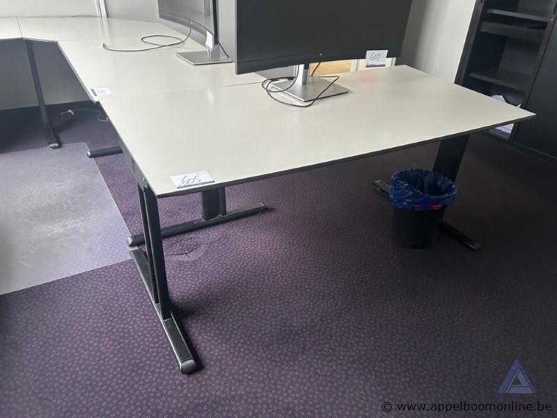 L-vormig kantoorbureau afmetingen 160x80cm – foto 2 – kavel bij Appelboom