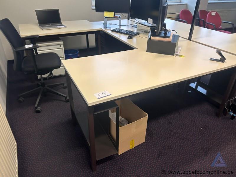 L-vormig kantoorbureau, afmetingen 250 x 170 cm – foto 2 – kavel bij Appelboom