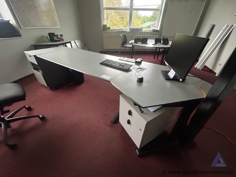 L-vormig kantoorbureau met ladeblok. afmetingen 250x80cm – foto 2 – kavel bij Appelboom