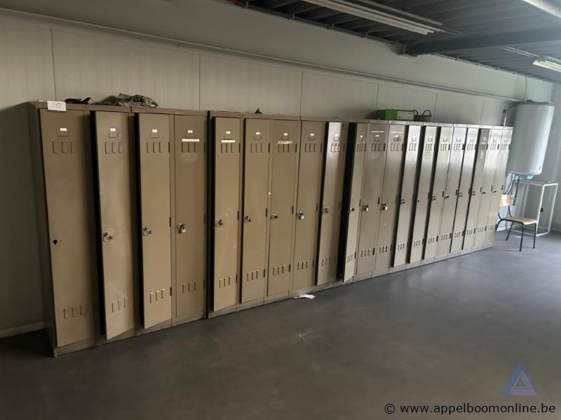 lot kledinglockers – foto 2 – kavel bij Appelboom