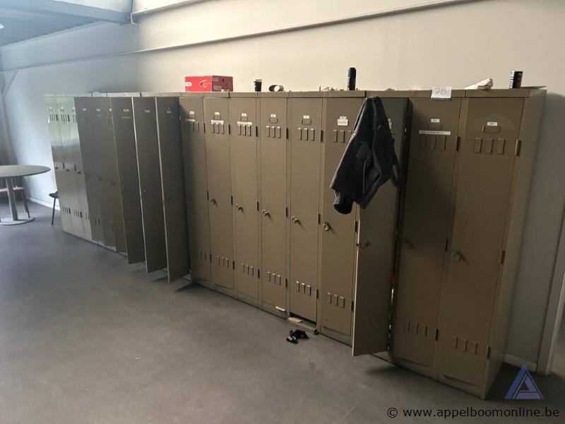 lot kledinglockers – foto 2 – kavel bij Appelboom