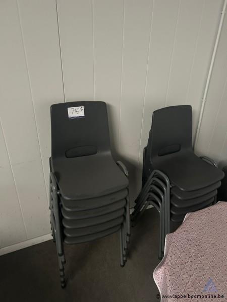 34 stoelen – foto 2 – kavel bij Appelboom